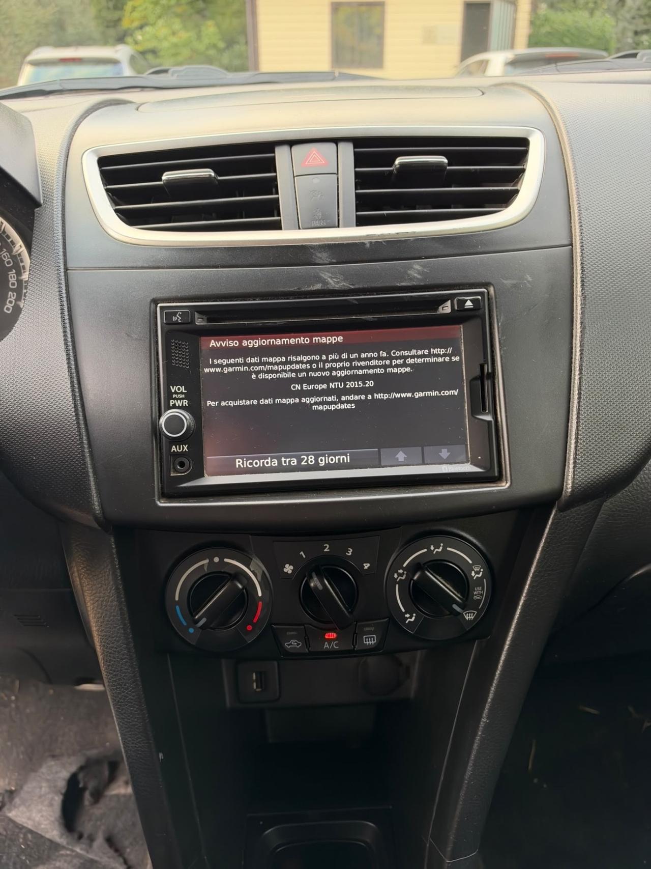 Suzuki Swift 1.2 Benzina // Neopatentati