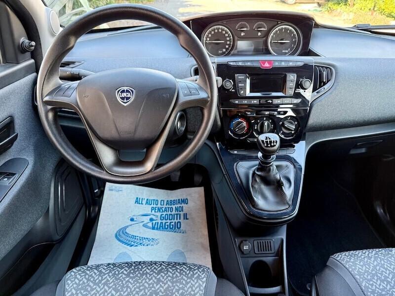 Lancia Ypsilon 1.0 FireFly 5 porte S&S Hybrid Ecochic Silver