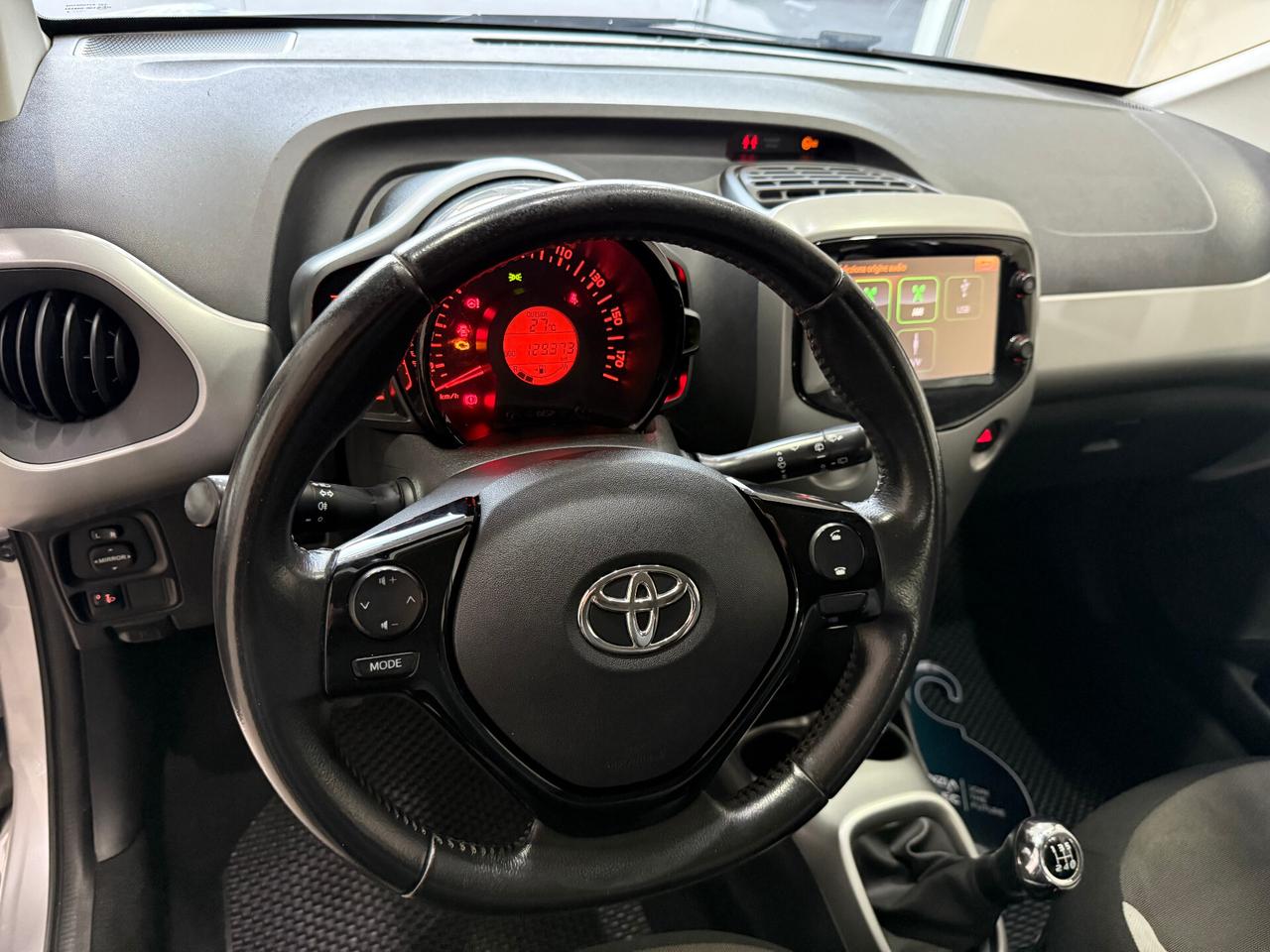 Toyota Aygo 1.0 VVT-i 69 CV 5 porte x-cite Neopatentati