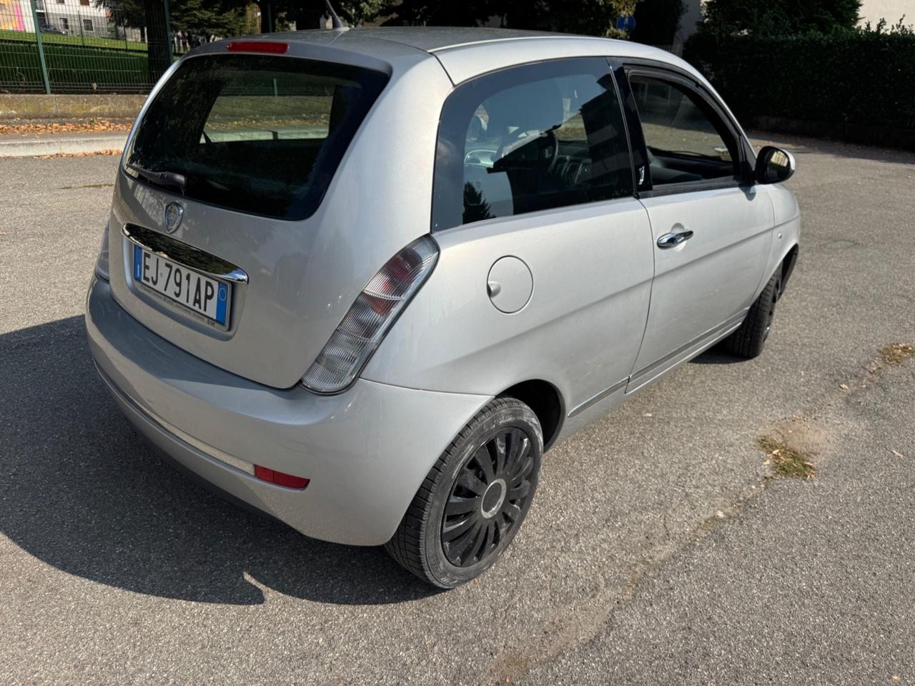 Lancia Ypsilon 1.2 69 CV Unyca
