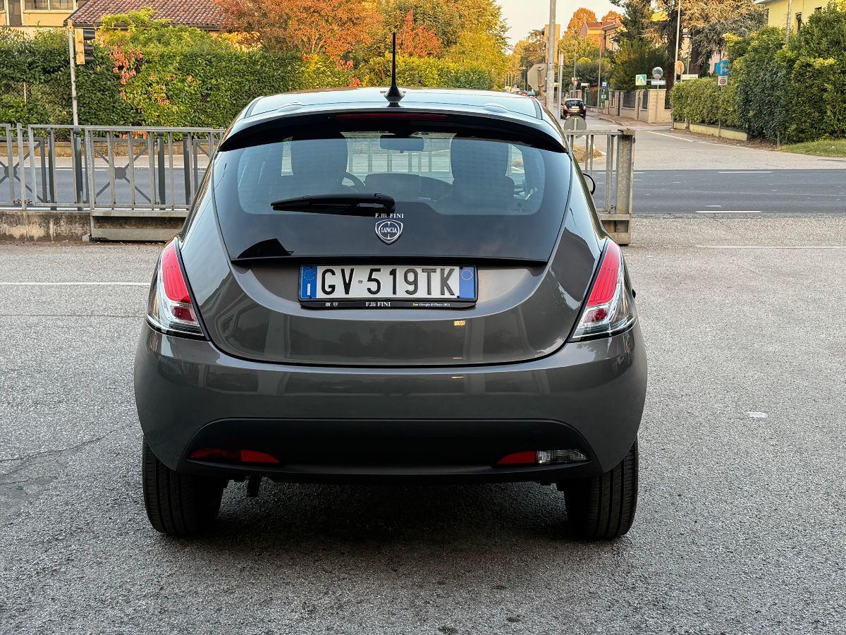 LANCIA - Ypsilon - 1.0 FireFly 5p S&S Hybrid Silver