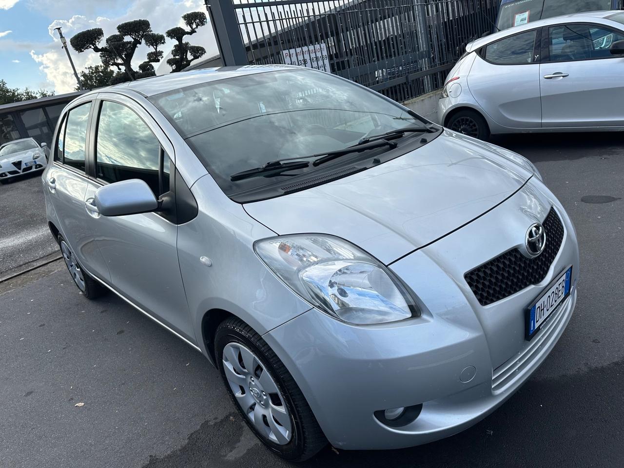 Toyota Yaris 1.3 5 porte Luna