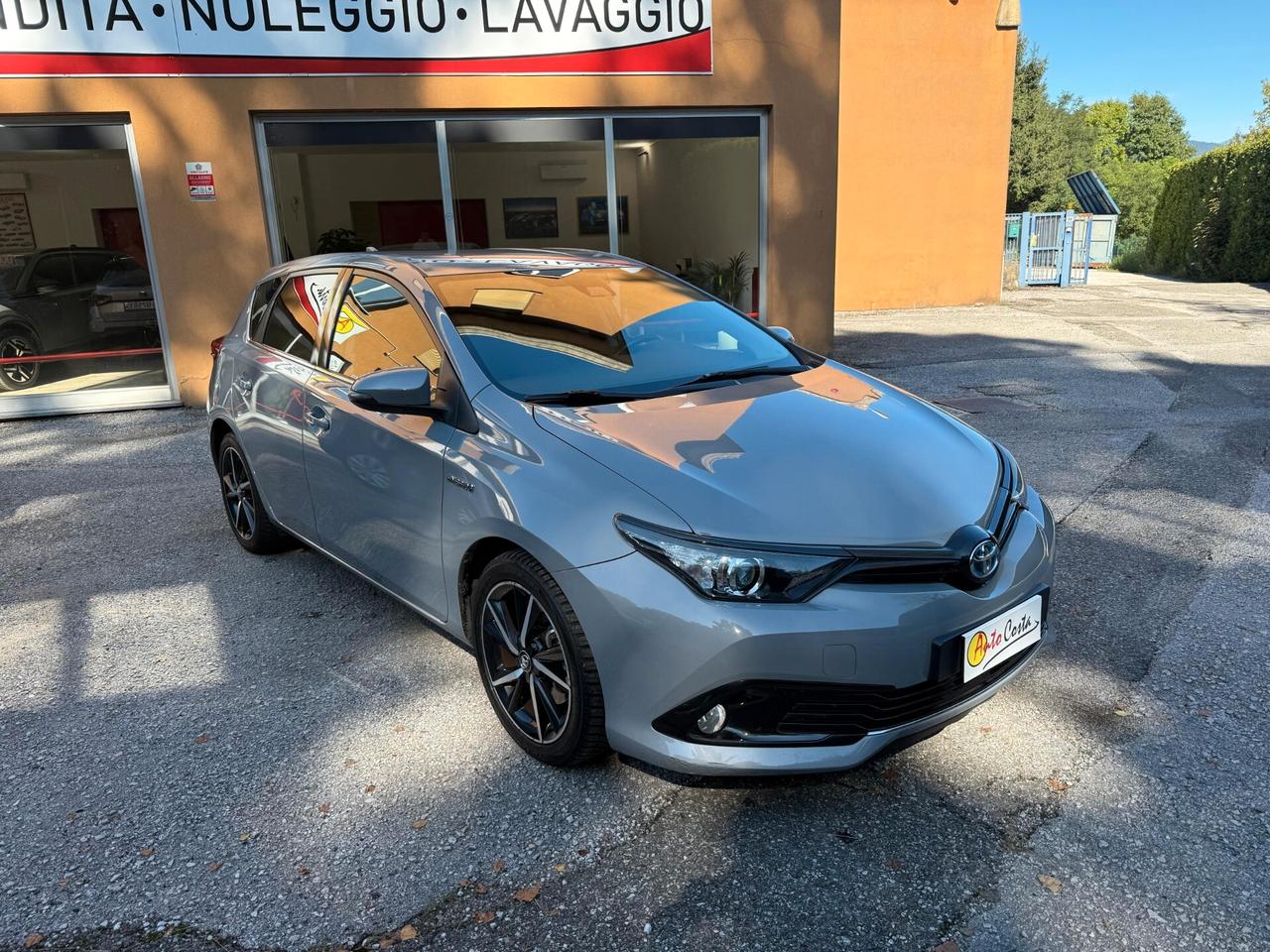 Toyota Auris 1.8 Hybrid Lounge Automatica