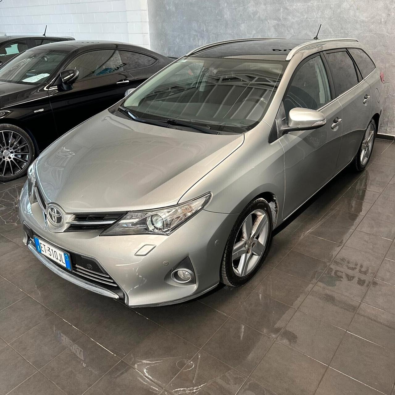 Toyota Auris 2.0 D-4D Lounge