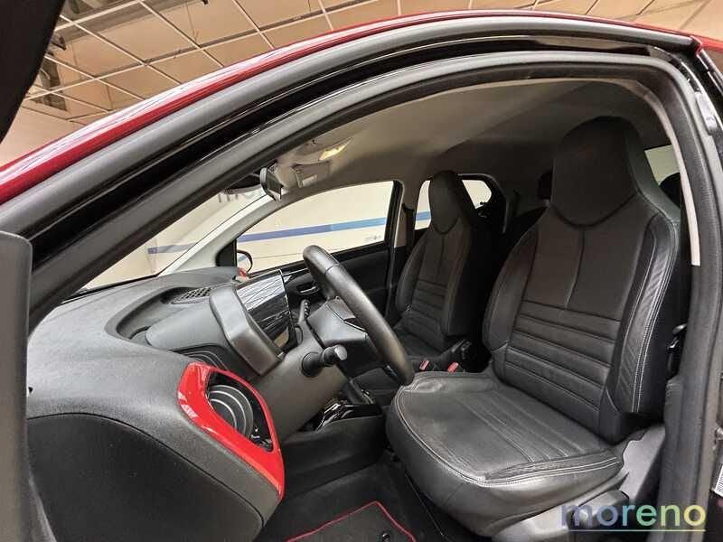 Toyota Aygo 1.0 x-clusiv red pack 72 CV