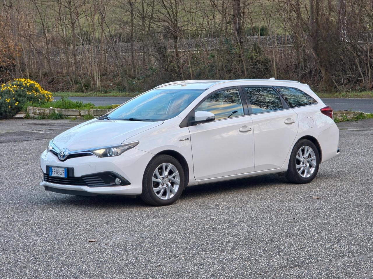 Toyota Auris Touring Sports 1.8 Hybrid Lounge 2015-E6B Automatico NEO