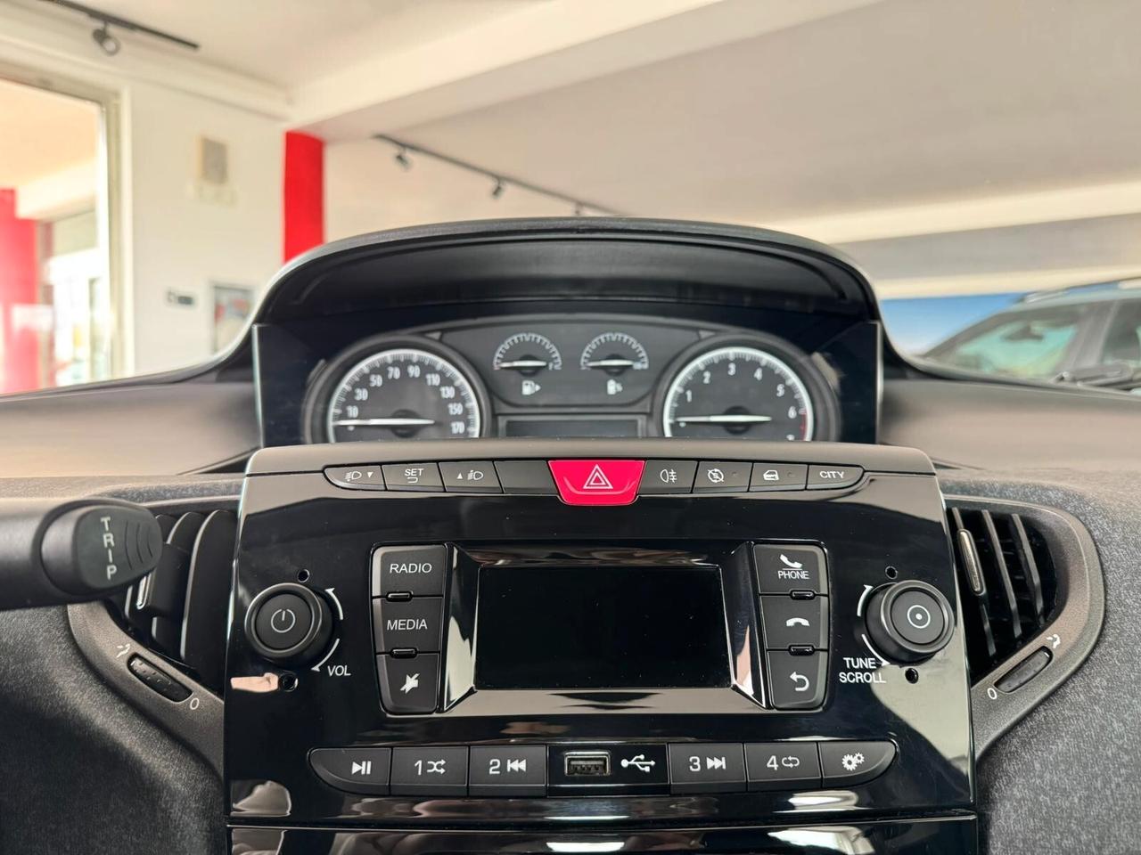 Lancia Ypsilon 1.0 FireFly 5 porte S&S Hybrid Silver