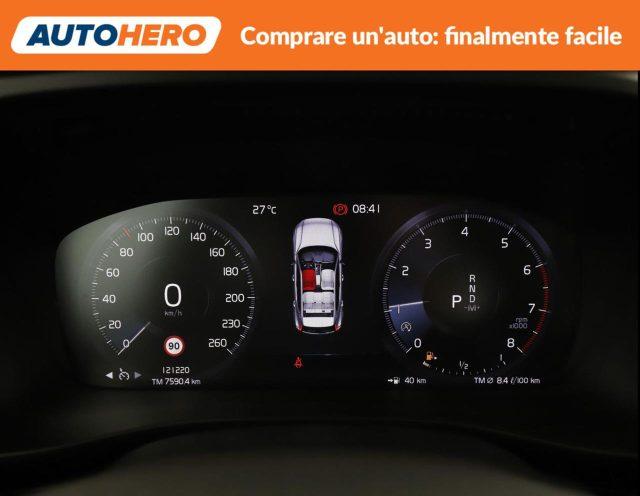VOLVO XC40 T3 Momentum Pro