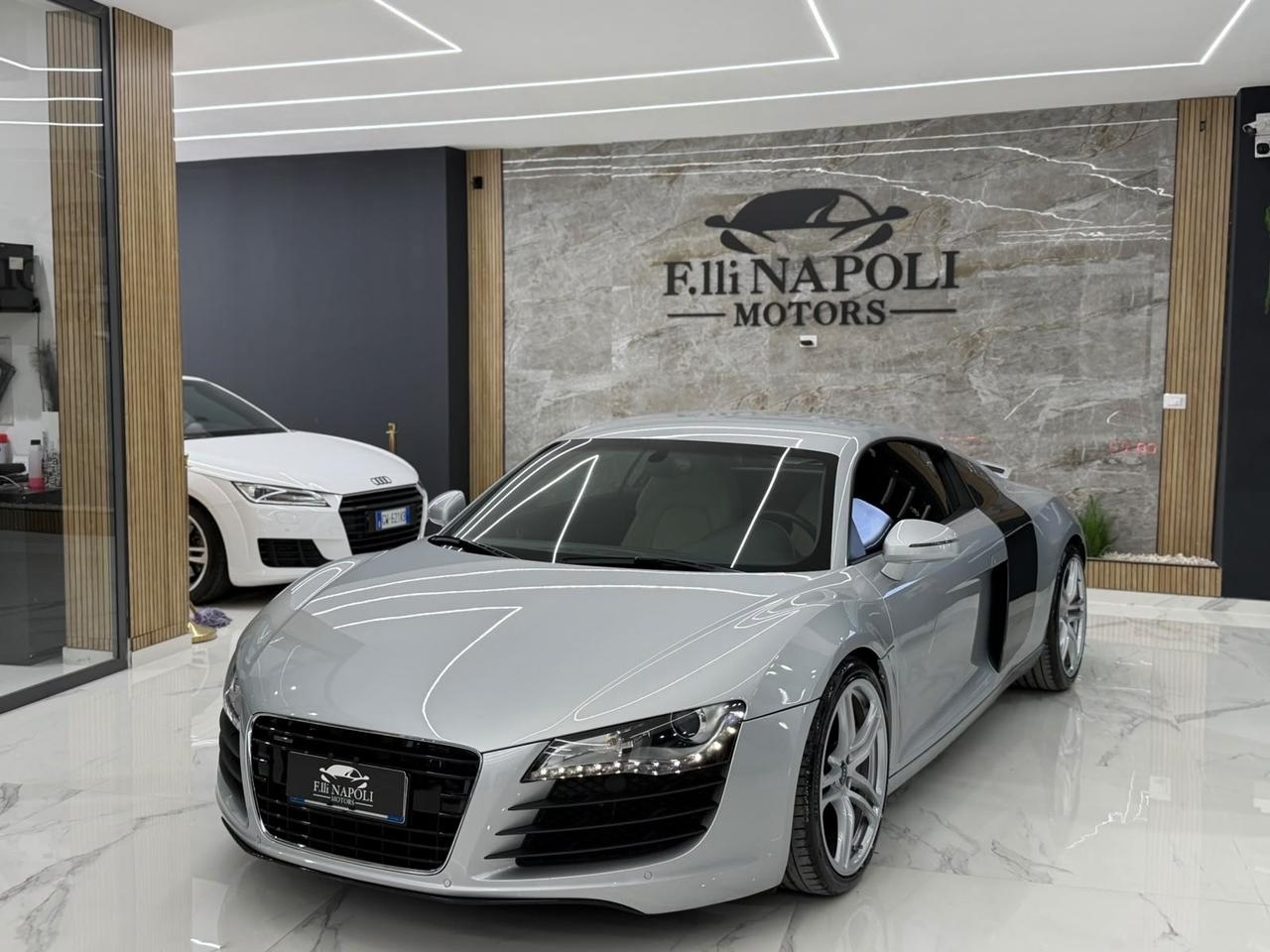 Audi R8 4.2 V8 FSI quattro R tronic
