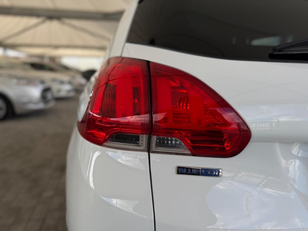 Peugeot 2008 BlueHDi 100 Allure FULL