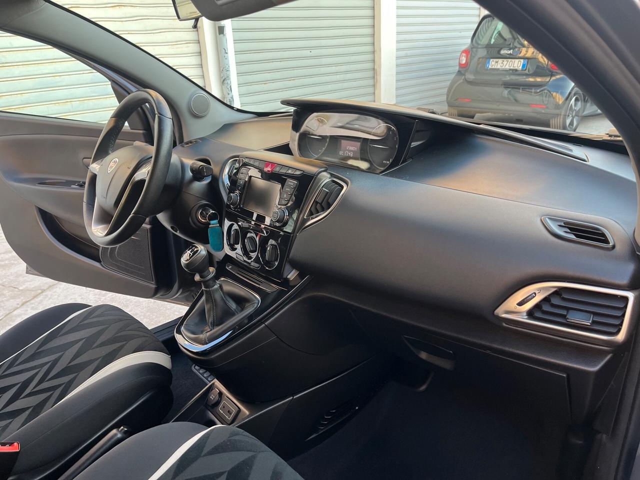 Lancia Ypsilon 1.2 69 CV 5 porte Platinum