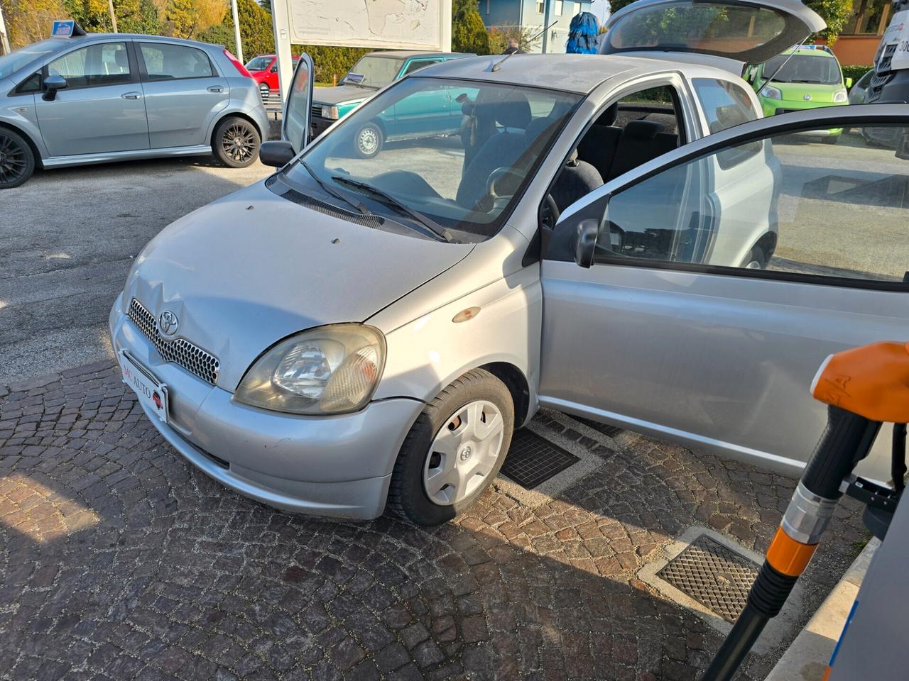 Toyota Yaris 1.0 3porte con 325.000km NEOPATENTATI ok