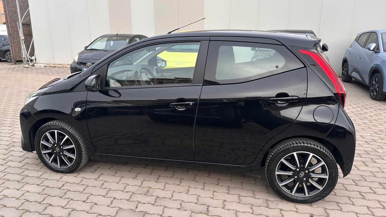 Toyota Aygo Connect 1.0 VVT-i 72 CV 5 porte x-play