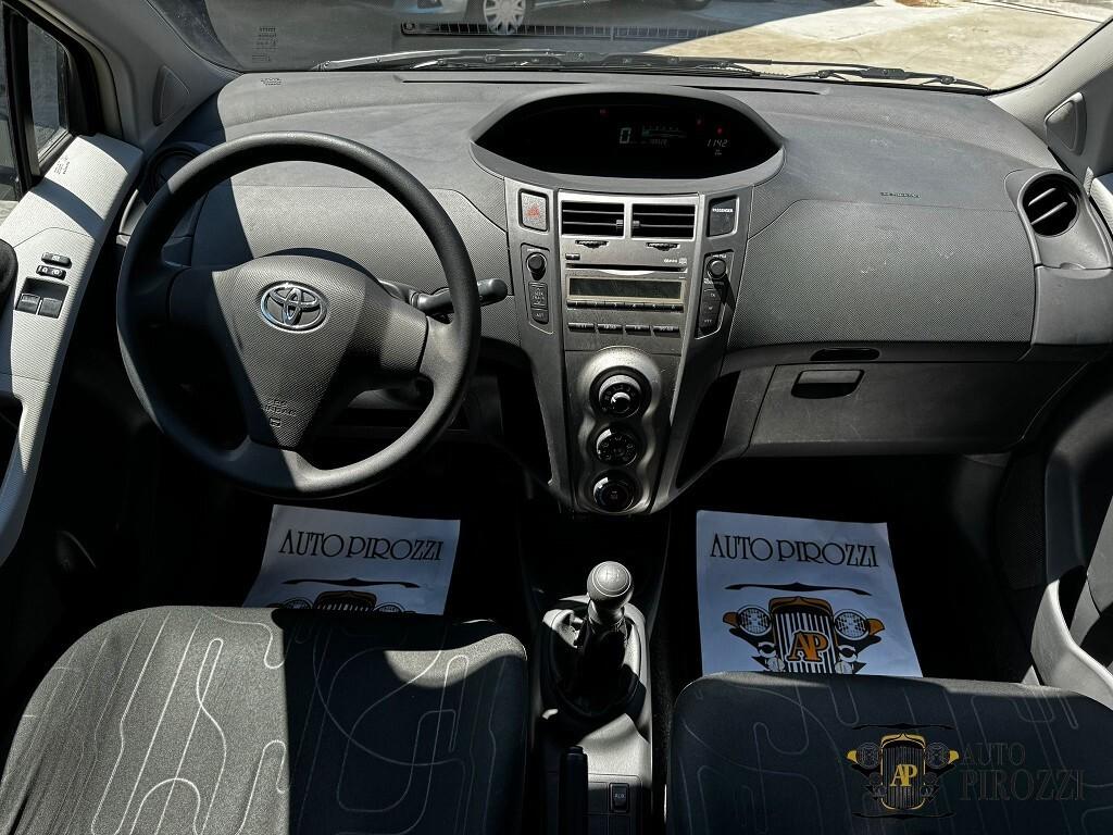 TOYOTA YARIS 1.0 BENZINA ANNO 2011 CON 130000Km