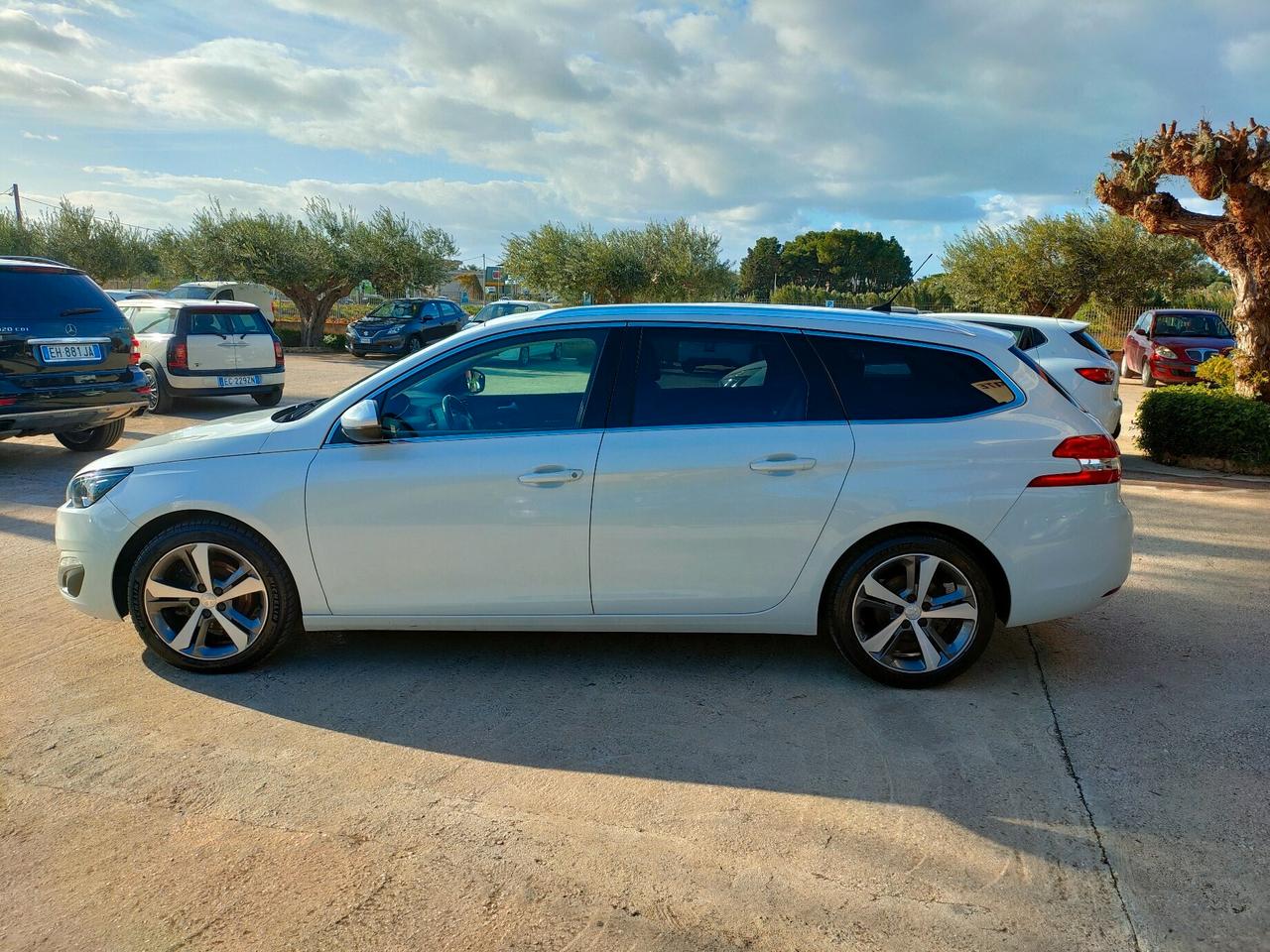 Peugeot 308 BlueHDi 120 S&S SW Allure