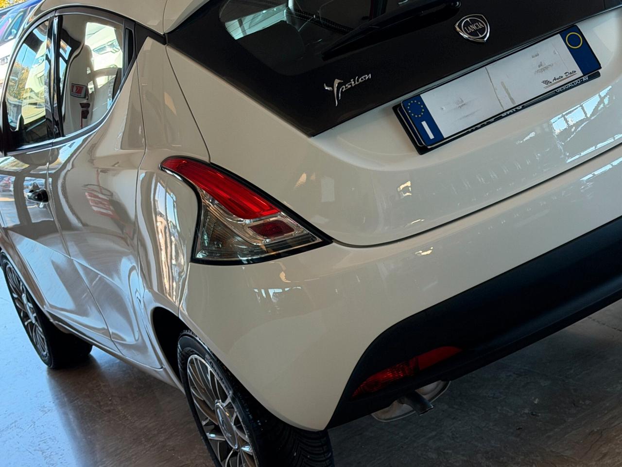 Lancia Ypsilon 1.2 69 cv. ELEFANTINO BLU