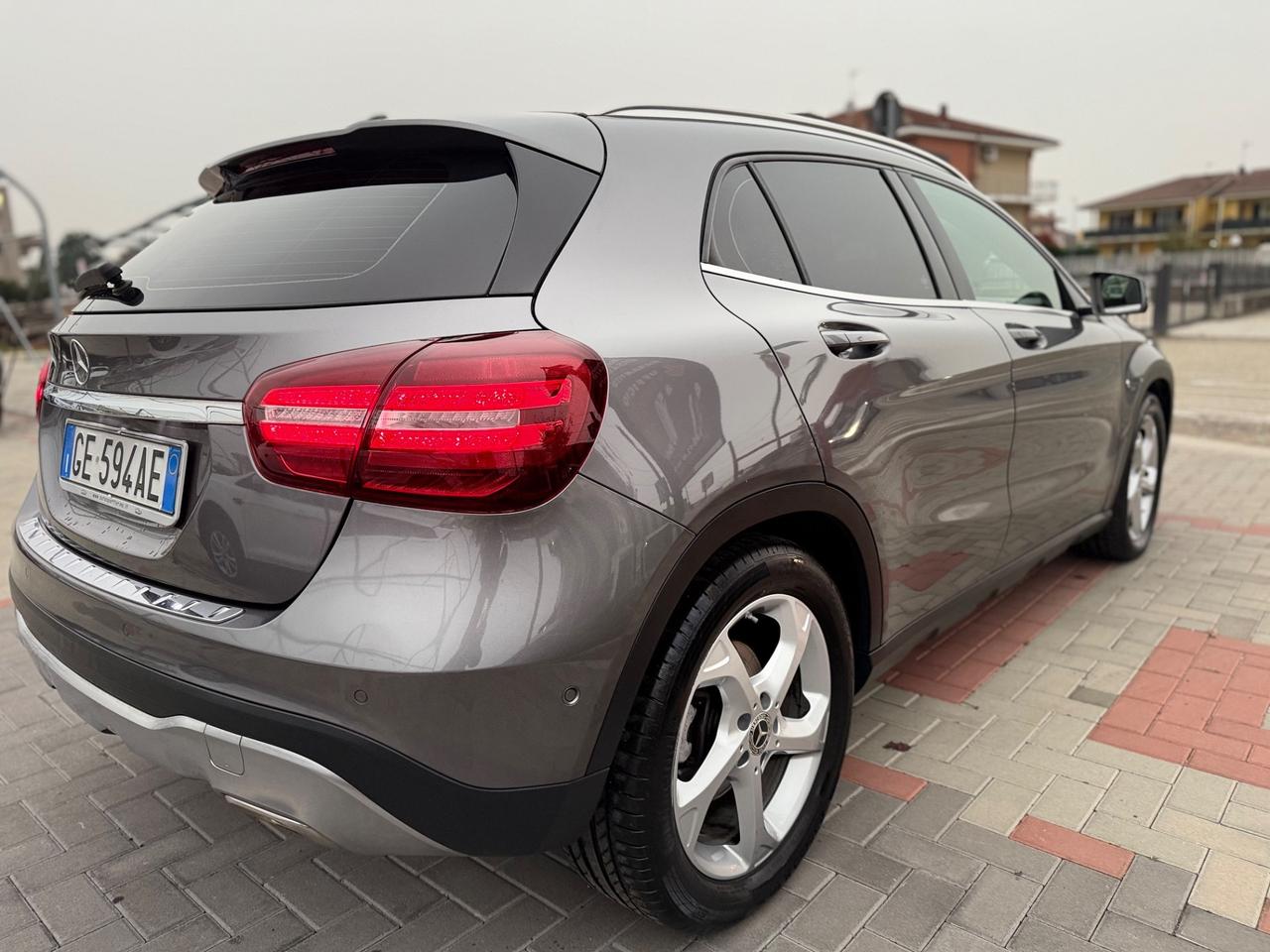 Mercedes-benz GLA 180 Premium EURO6