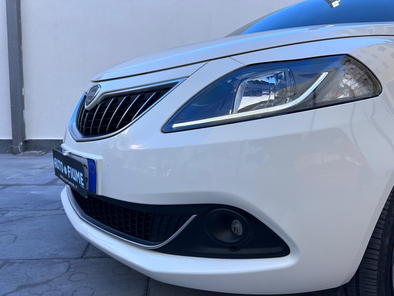 Lancia Ypsilon 1.0 FireFly 5 porte S&S Hybrid Ecochic Silver