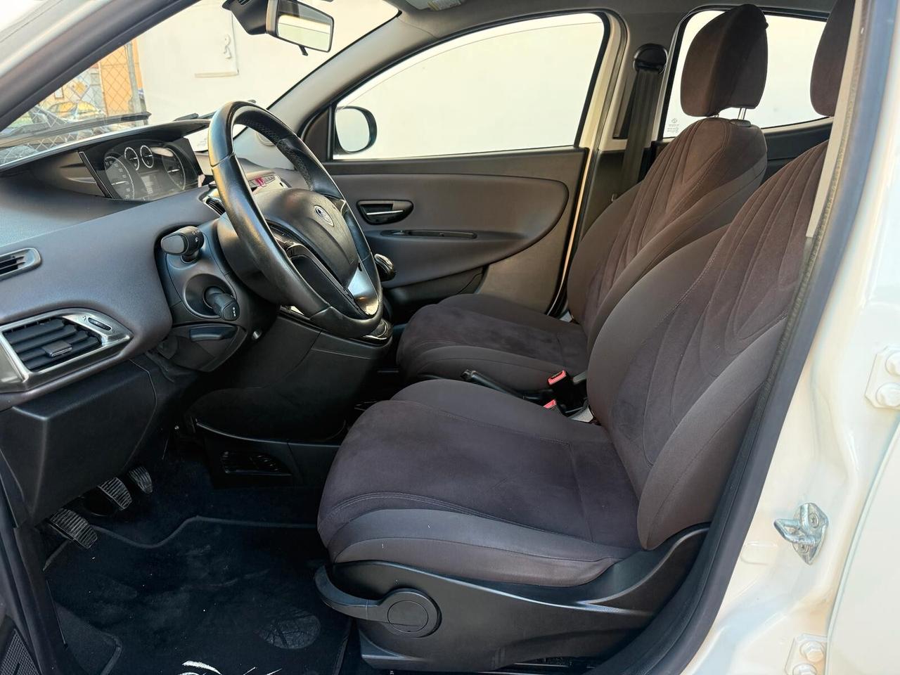 Lancia Ypsilon 1.2 69 CV 5 porte