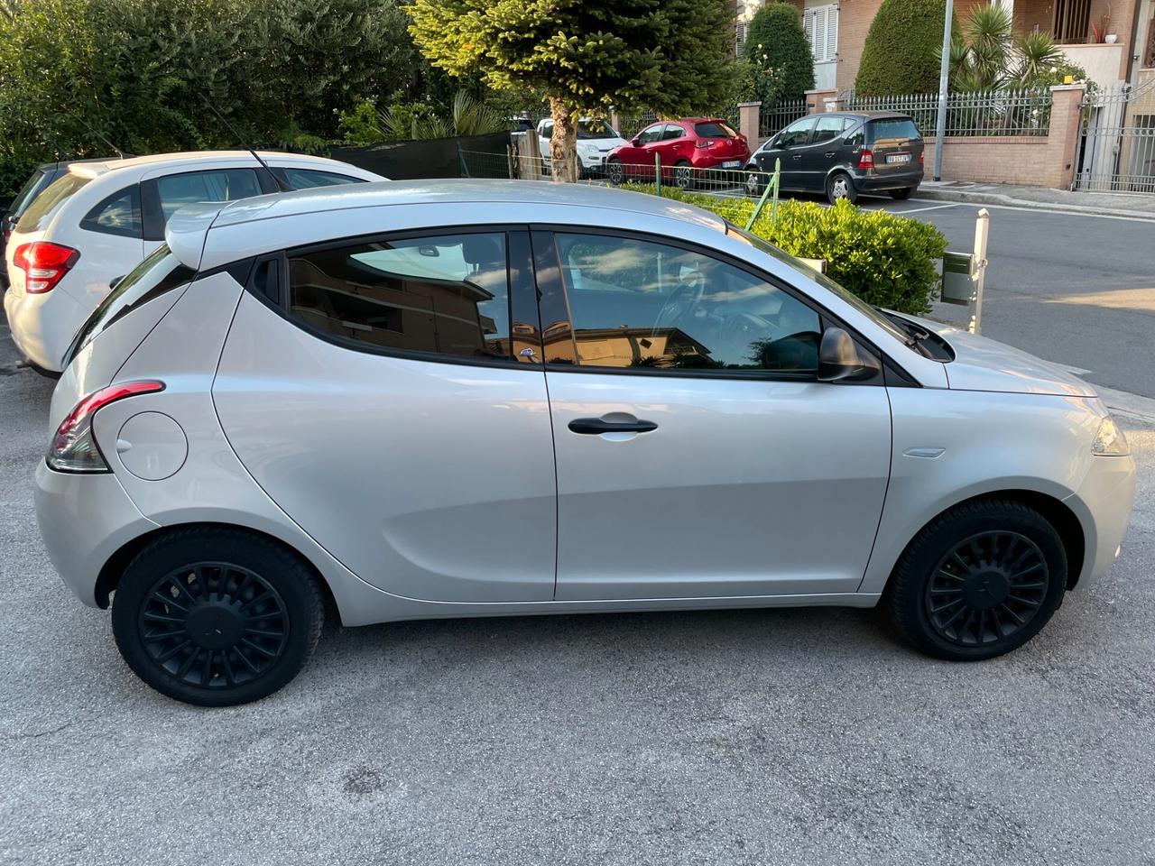 Lancia Ypsilon 1.2 69 CV 5 porte S&S Elefantino Blu