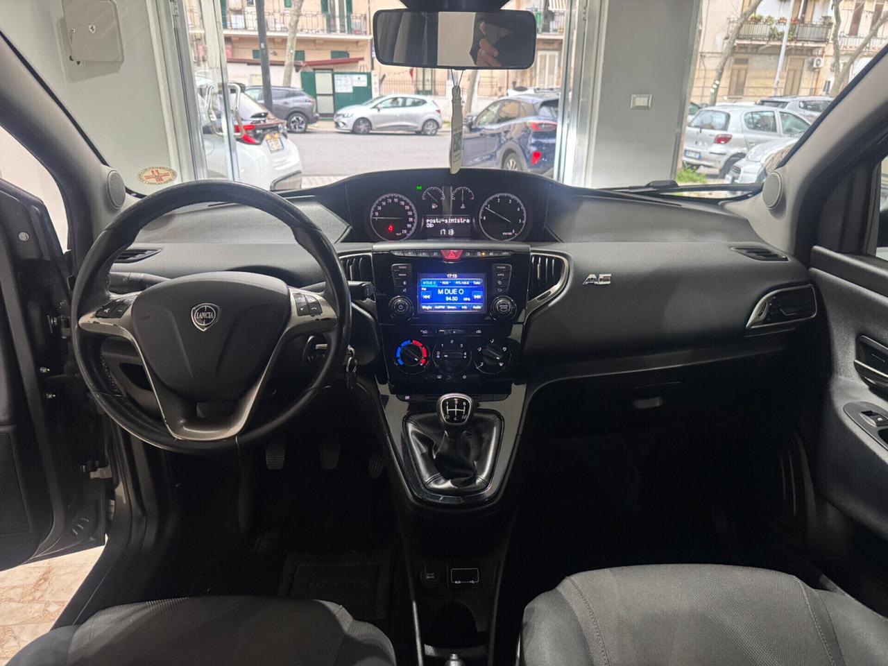 Lancia Ypsilon 1.3 MJT 95 CV 5p Gold