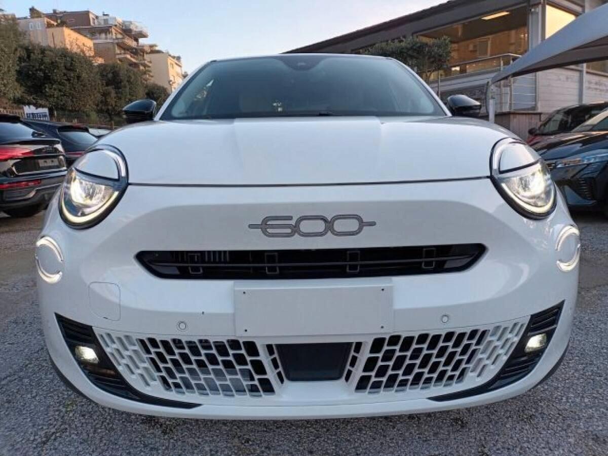 Fiat 600 Hybrid 110 CV DCT MHEV La Prima
