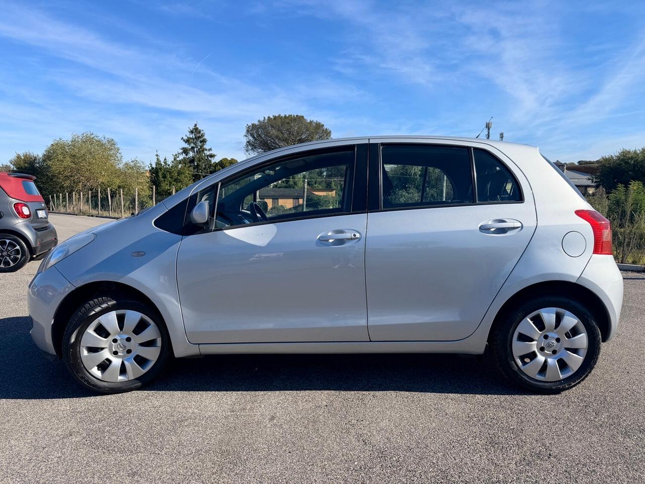 Toyota Yaris 1.0 VVT-i 70cv Benzina - 67.000 km - Garanzia 12 mesi