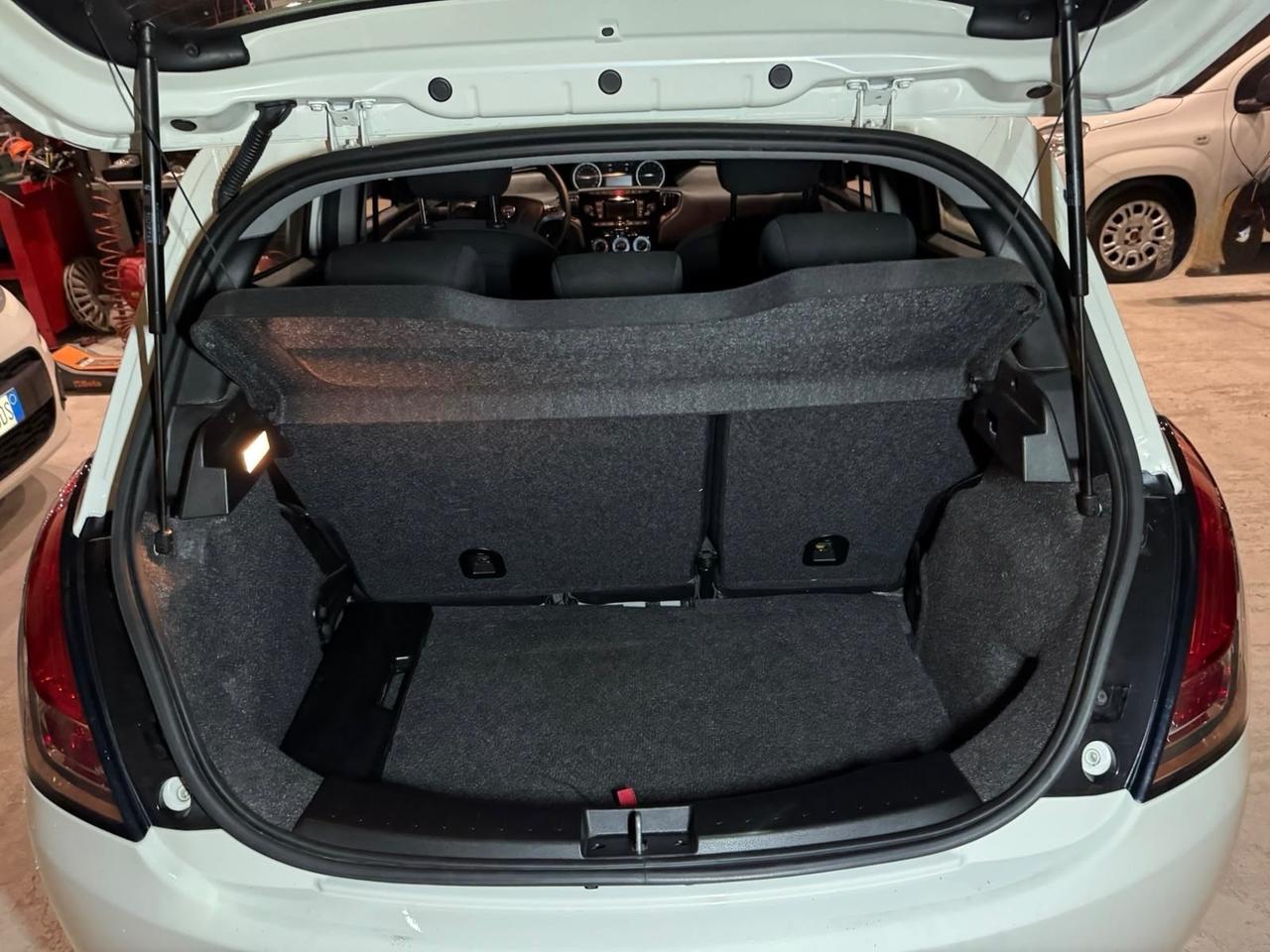 Lancia y 1.0 hybrid