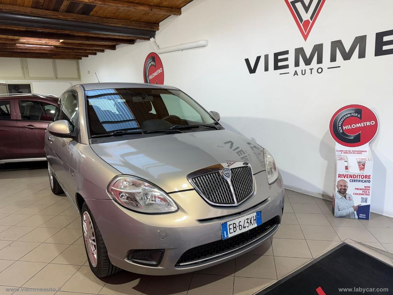 LANCIA Ypsilon 1.3 MJT 75 CV Versus