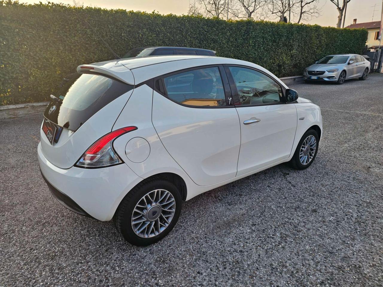 Lancia Ypsilon 0.9 TwinAir 85 CV 5 porte S&S Platinum