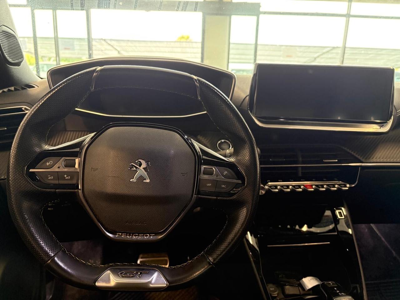 Peugeot 2008 GT motore elettrico 136 CV SPOTICAR