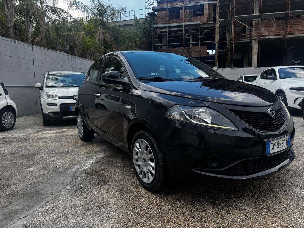 Lancia Ypsilon 1.0 FireFly 5 porte S&S Hybrid Alberta Ferretti