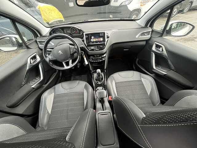 Peugeot 2008 BlueHDi 100 S&S Allure