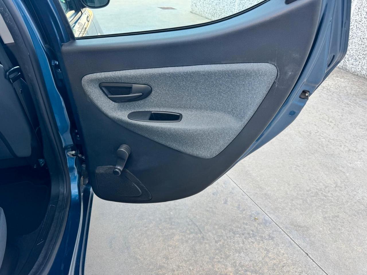 Ypsilon 1.0 FireFly 5 porte S&S Hybrid Silver