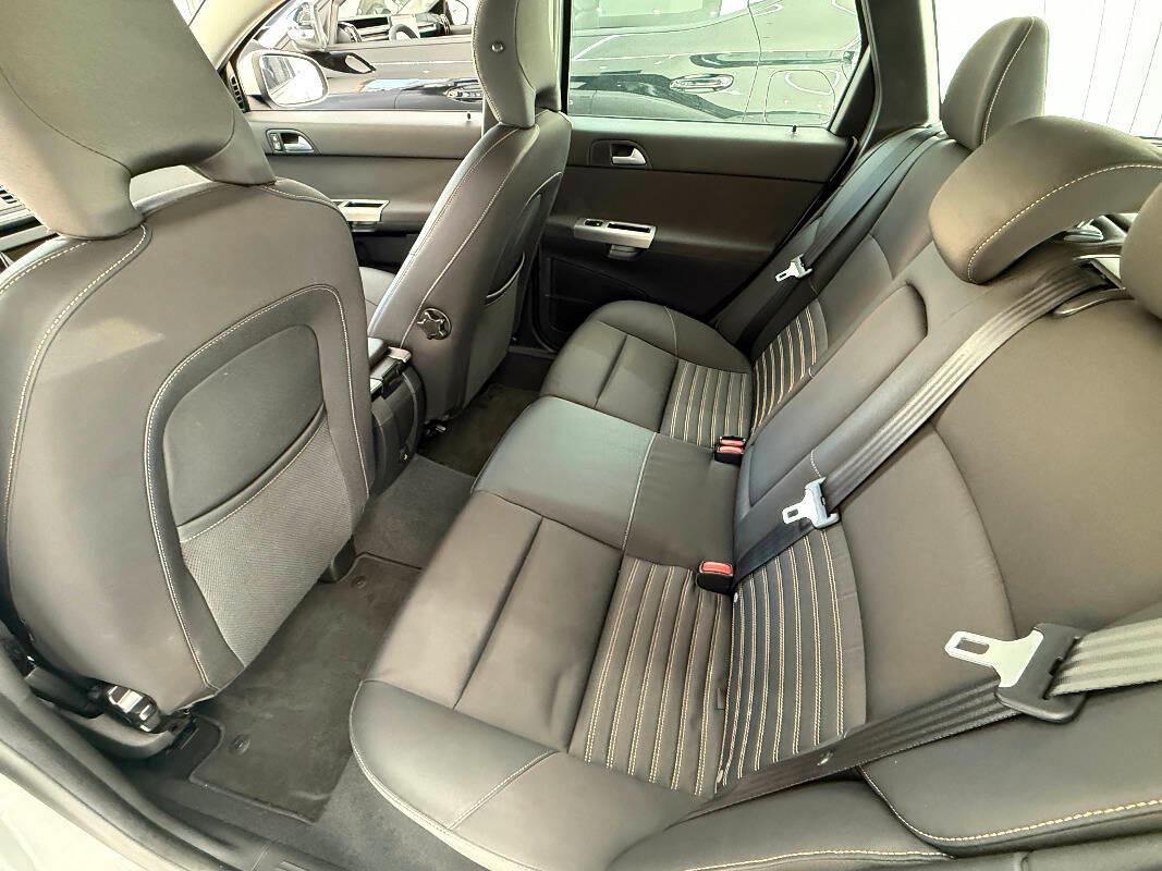 Volvo V50 VOLVO V50 2.0d Momentum powershift