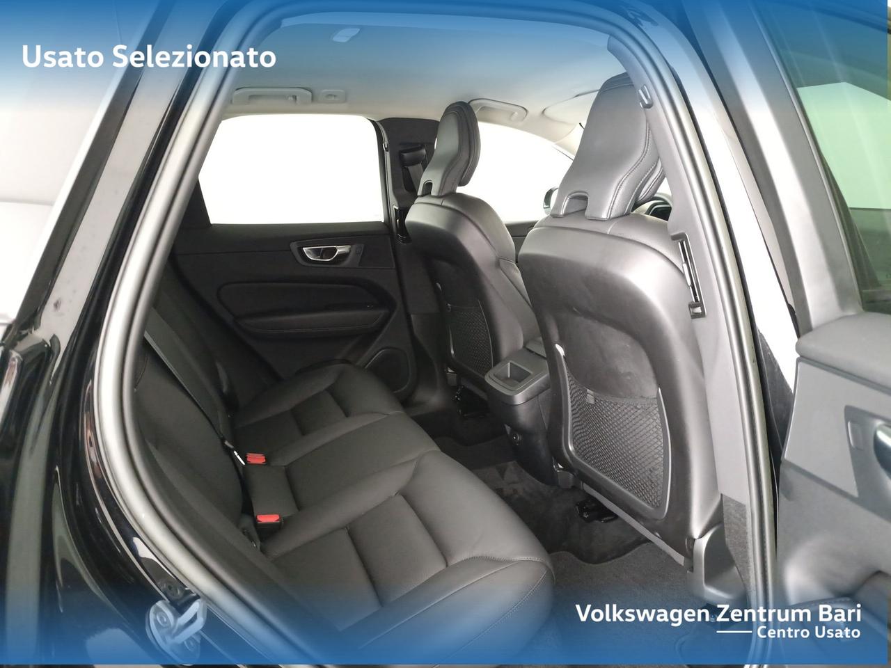 Volvo XC60 2.0 b4 plus dark awd auto