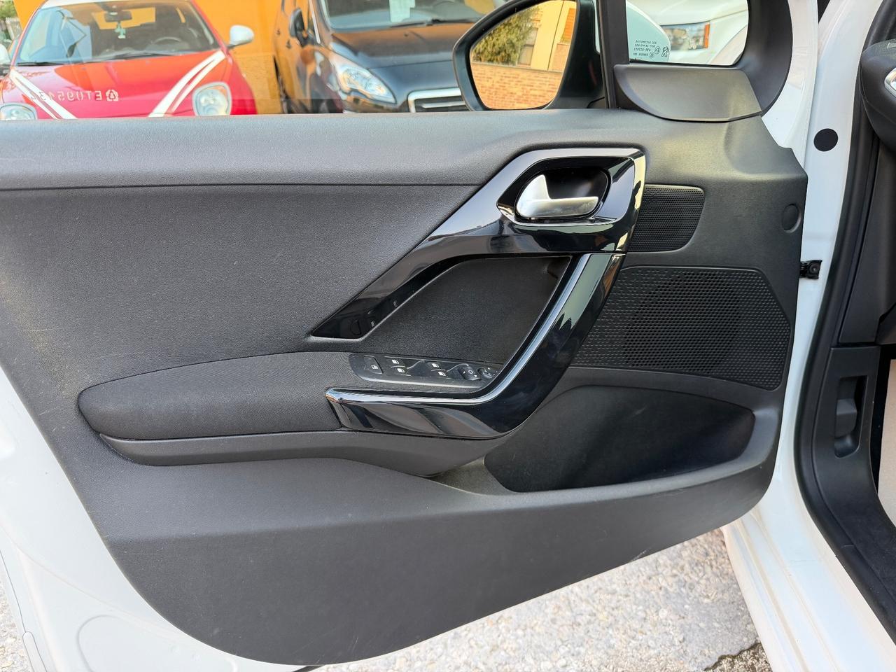 Peugeot 208 PureTech 82 5 porte Allure