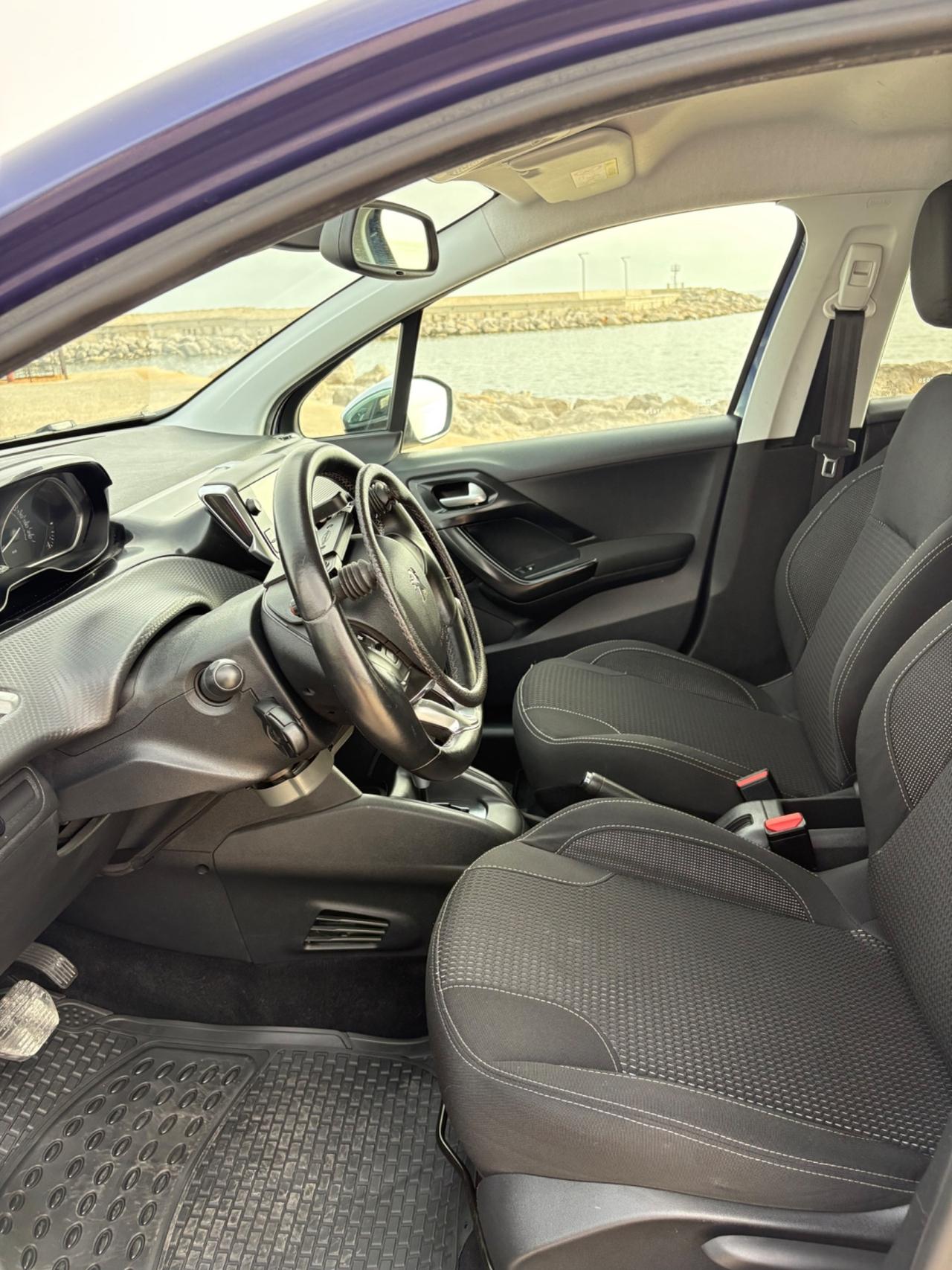 Peugeot 208 già omologata per disabili Allure