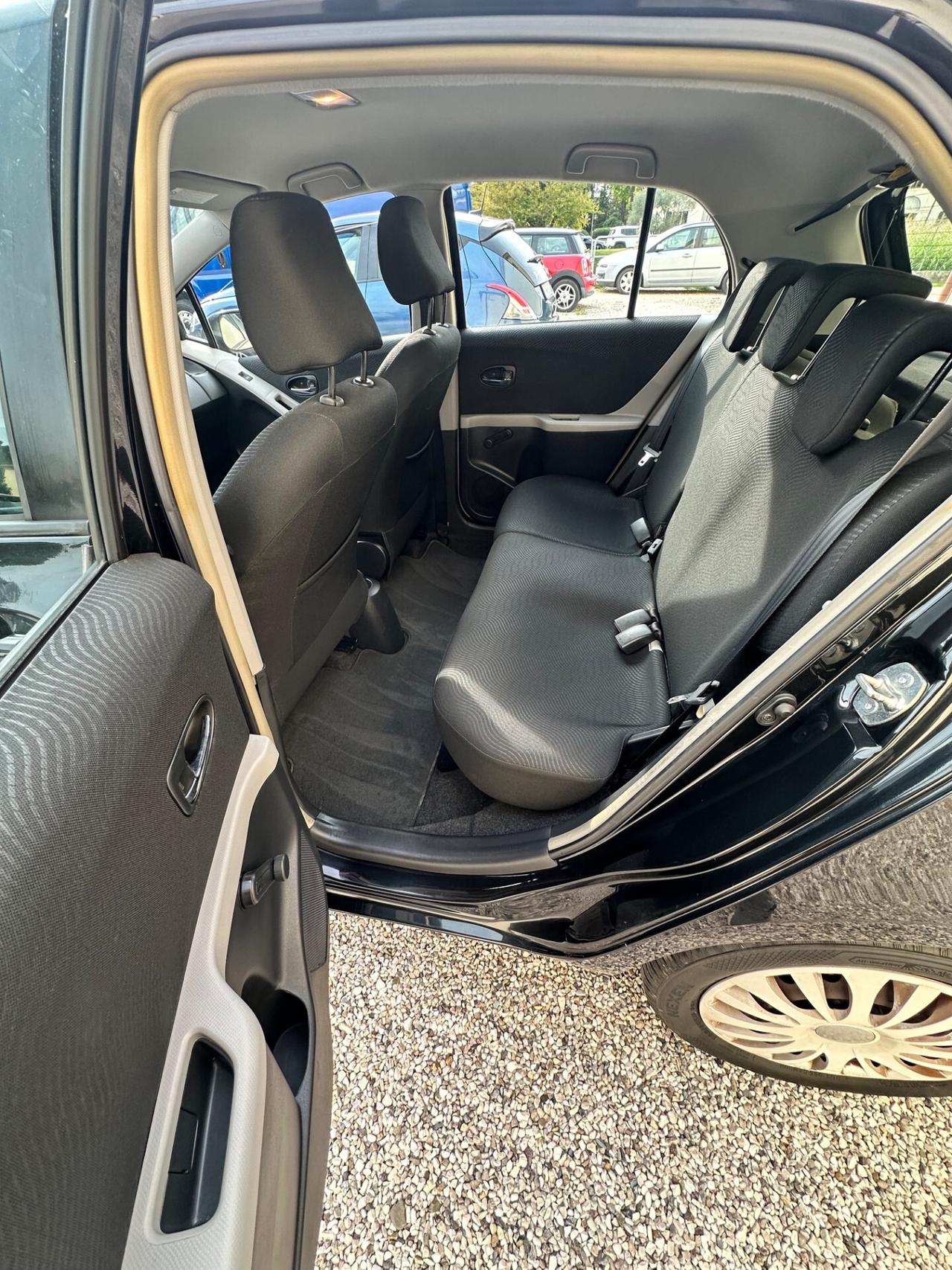 Toyota Yaris 1.3 5 porte (Dayhatsu Charade)
