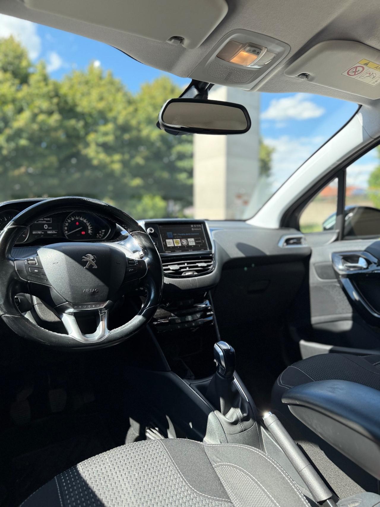 Peugeot 208 PureTech 82 5p. GPL Allure