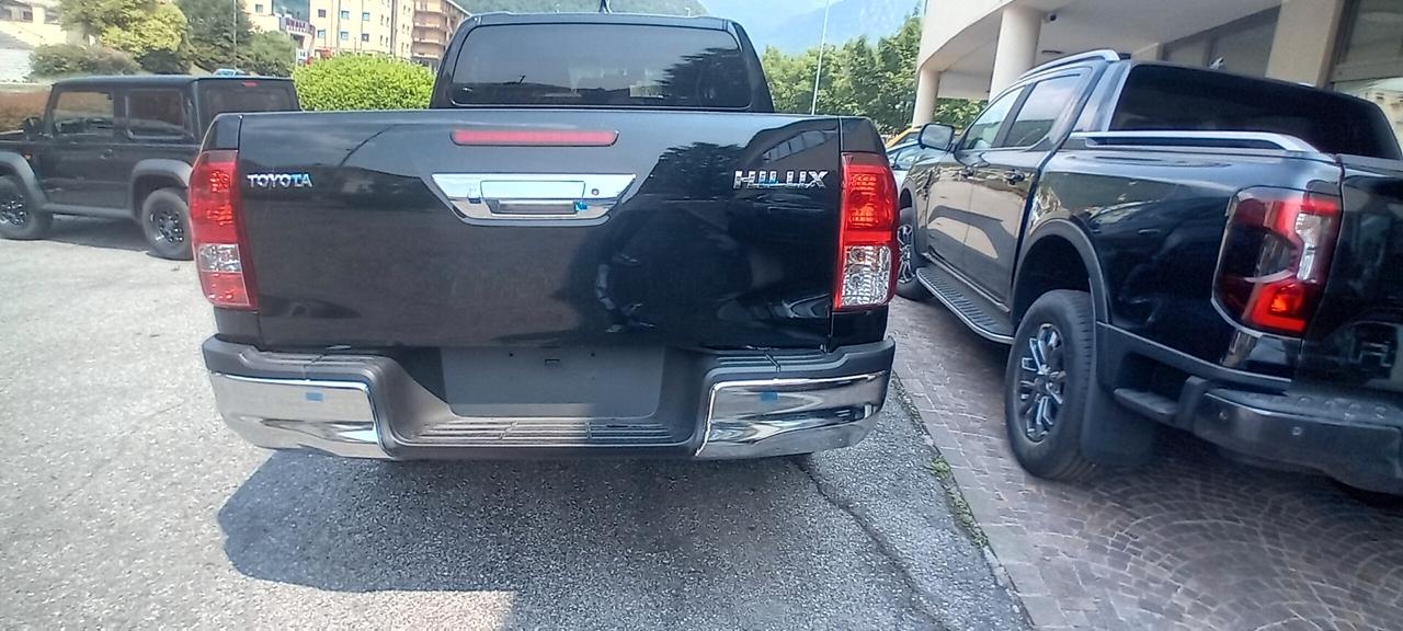 Toyota Hilux 2.8 D-4D 4WD 4 porte DoubleCab Lounge My 25