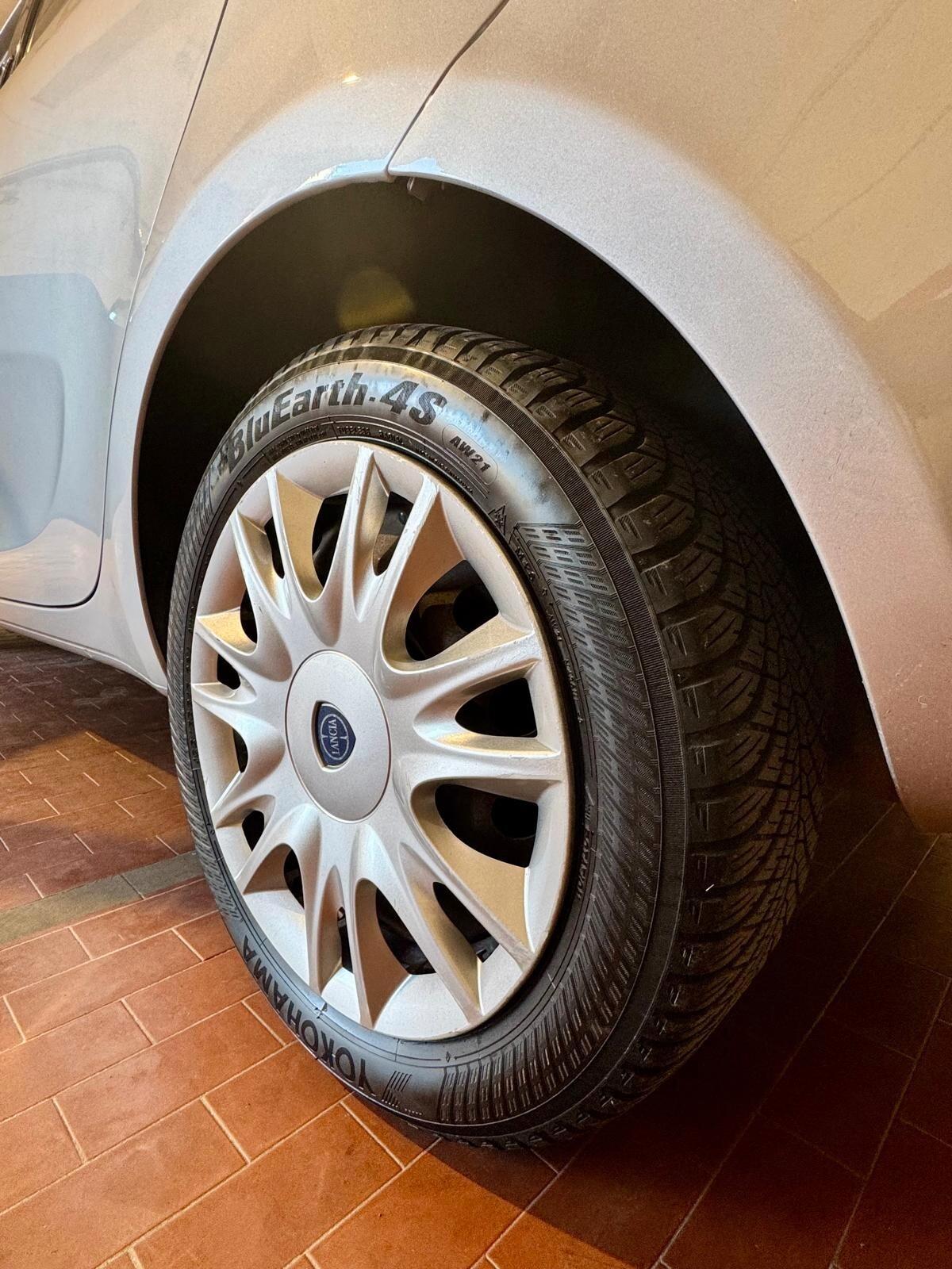 Lancia Ypsilon 1.2 69 CV 5 porte Platinum