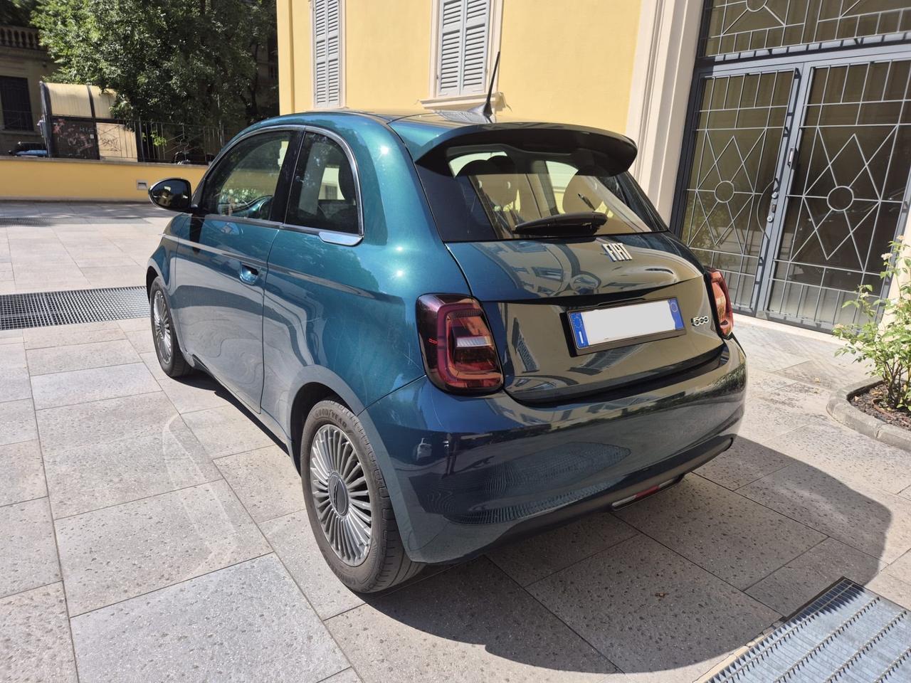 500e 42 kWh Long Range Display CRUISE CONTROL