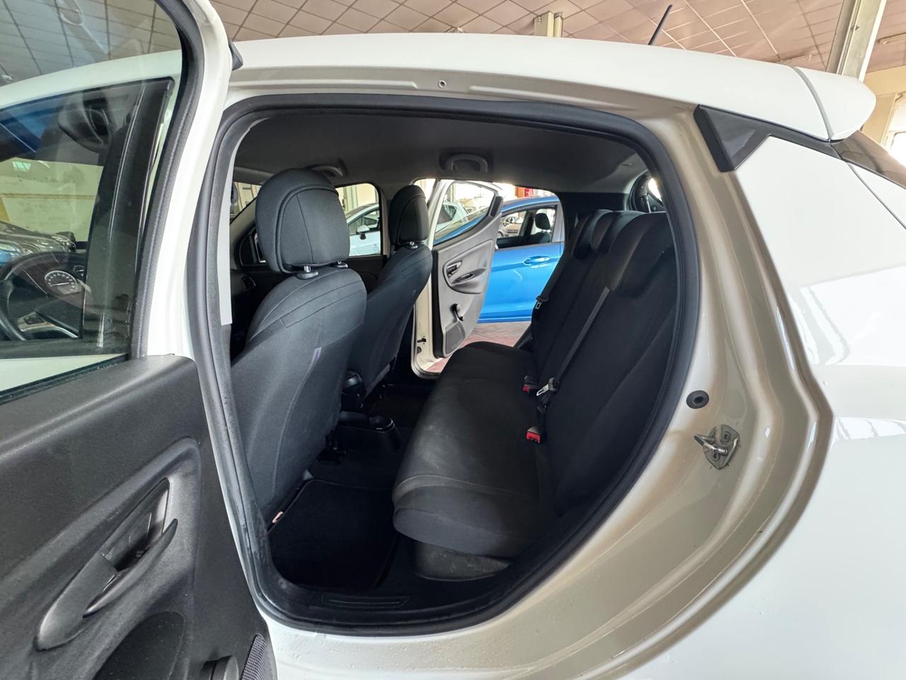 Lancia Ypsilon 1.0 FireFly 5 porte S&S Hybrid Ecochic Gold