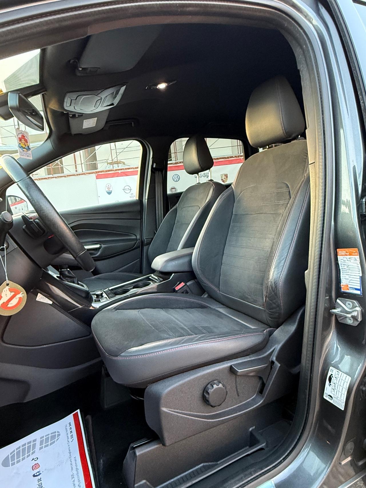 Ford Kuga 2.0 TDCI 150 CV S&S 4WD Powershift ST-Line