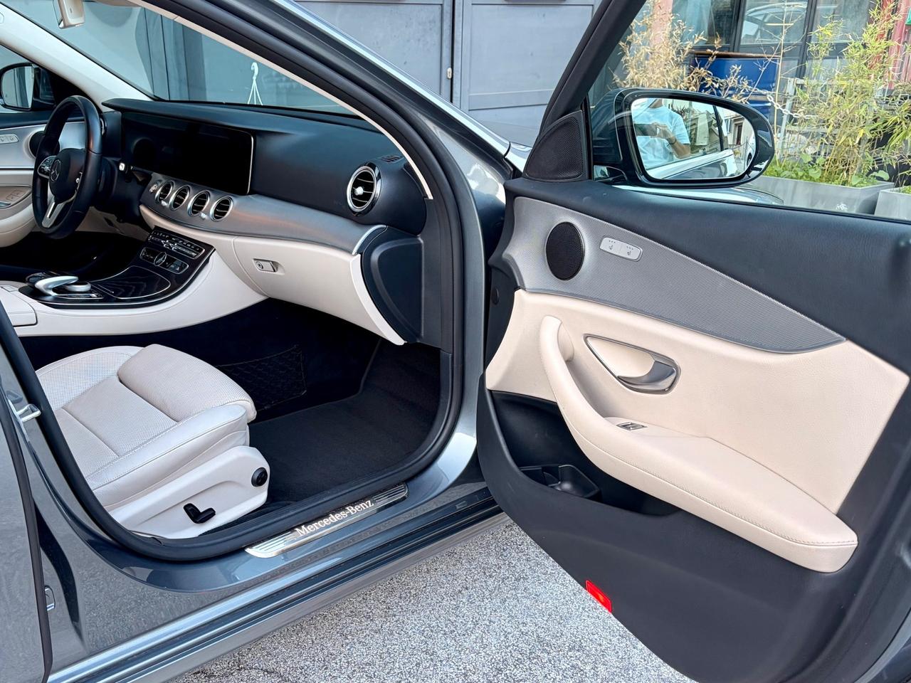 Mercedes-benz E 220 4 MATIC BOOK MERCEDES SEDILI CLIMATIZZATI