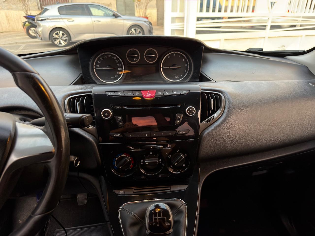 Lancia Ypsilon 1.2 69 CV 5 porte S&S Platinum GPL