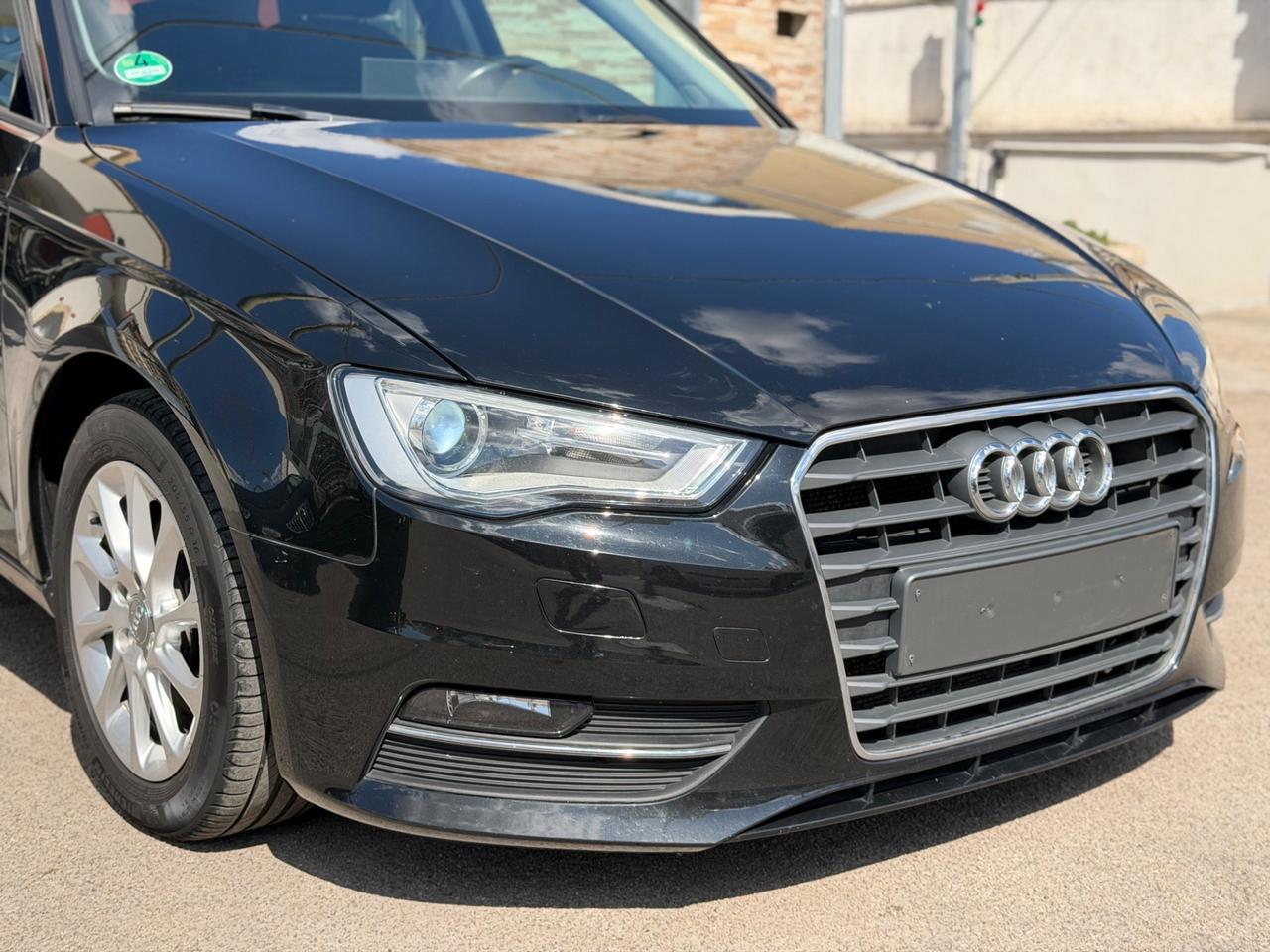 Audi A3 1.6 TDI 110 cv Attraction-2015/LED/NAVI