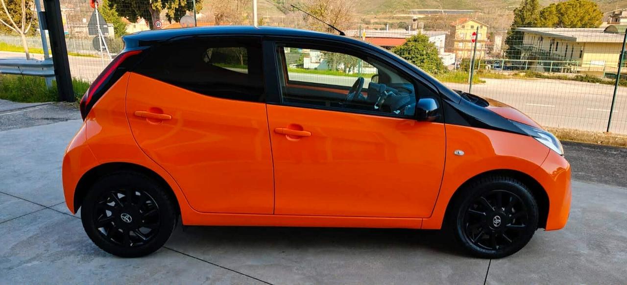 Toyota Aygo 1.0 72 CV x-wave orange KM 27000