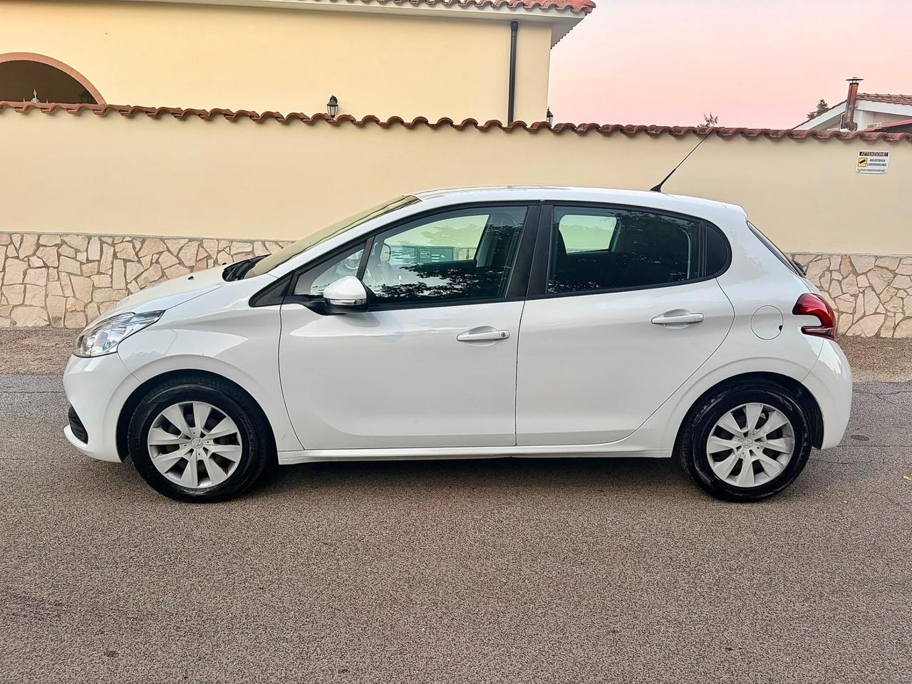 Peugeot 208 1.4 HDi 68 CV 5 porte Allure